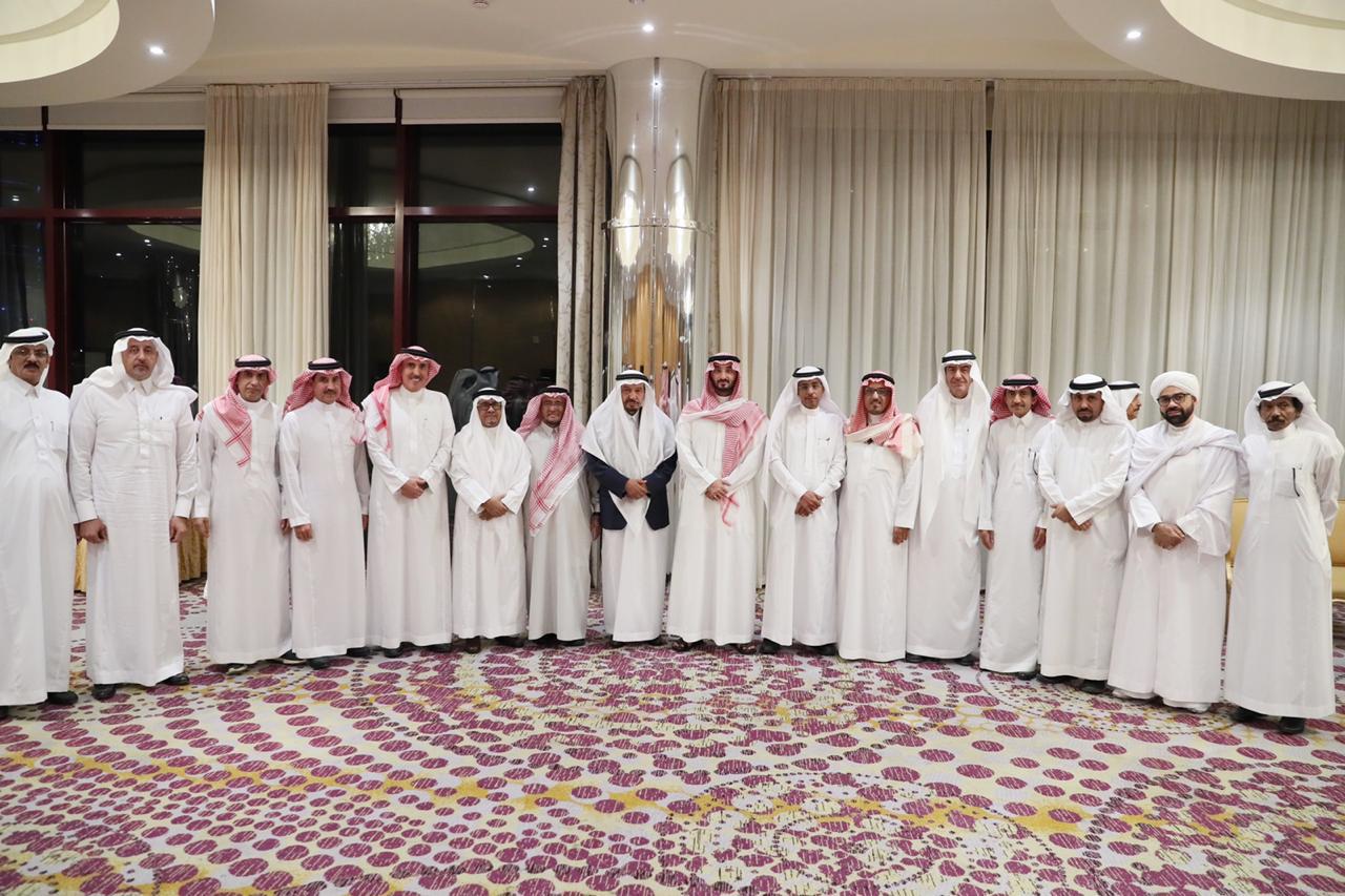 ديوانية كتاب الرأي في جدة تستضيف نائب أمير منطقة مكة المكرمة .