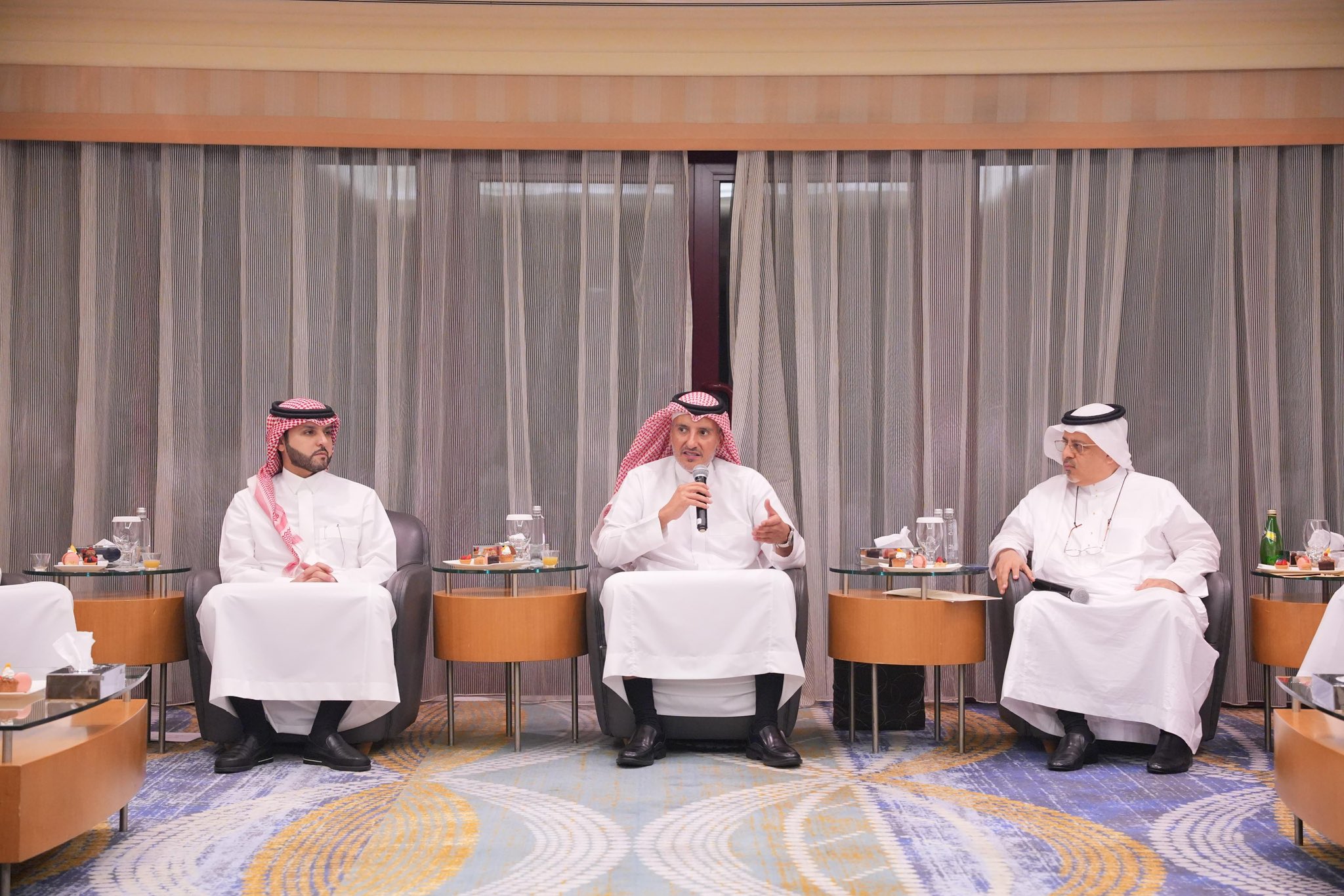 الرئيس التنفيذي للسجل العقاري يلتقي جمعية كتاب الرأي في جدة